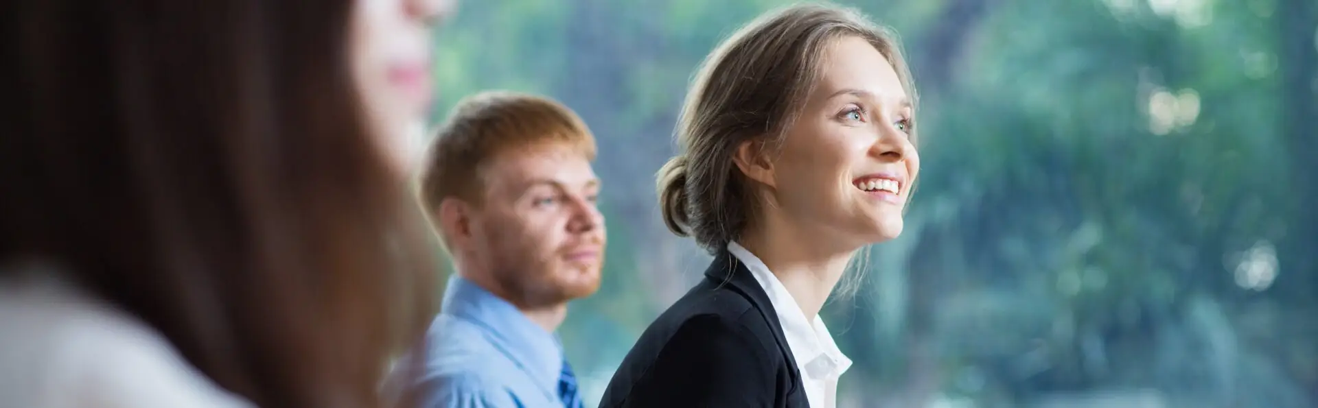 femme d affaires-souriant prendre des notes