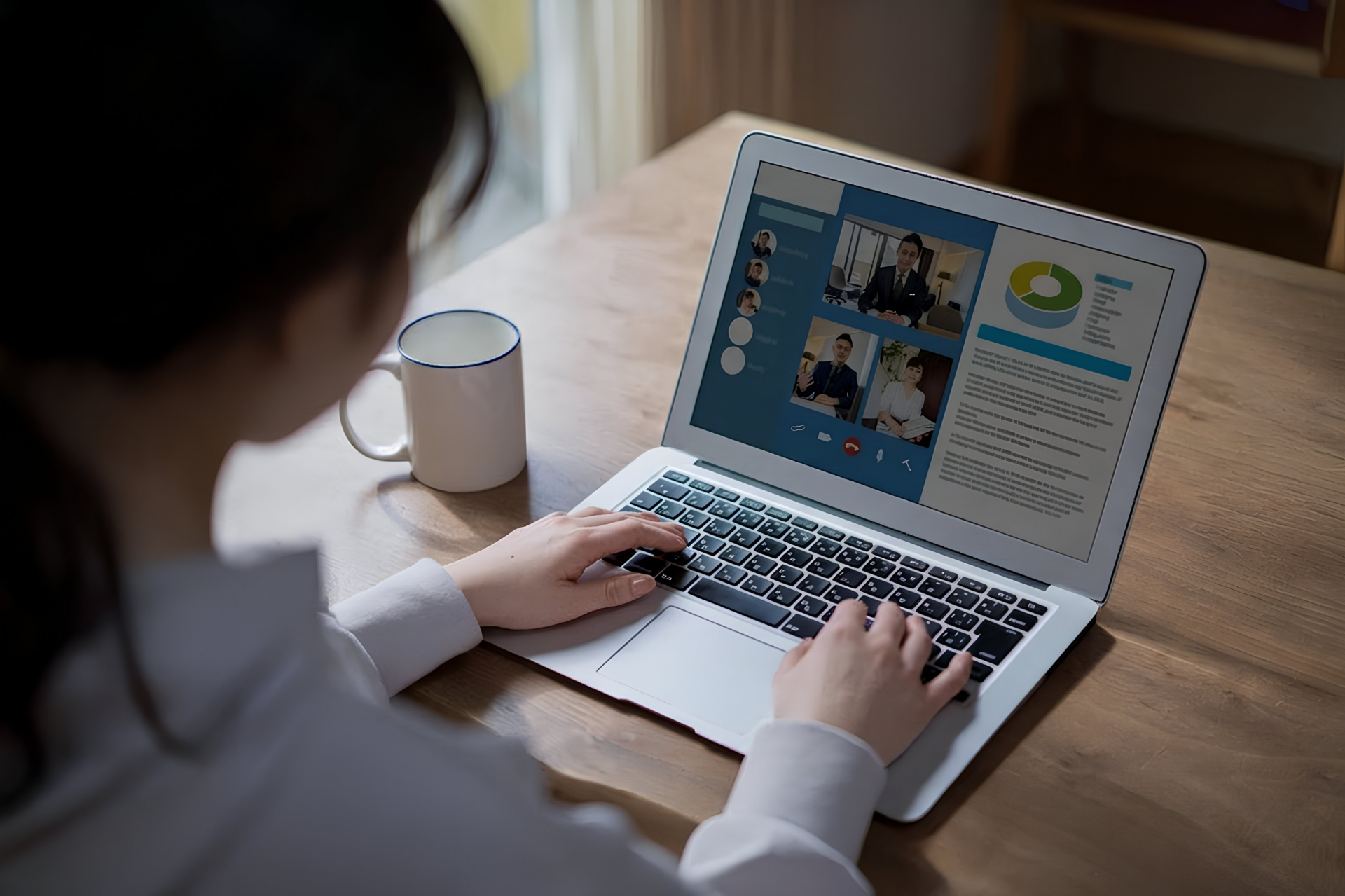 woman-studying-online